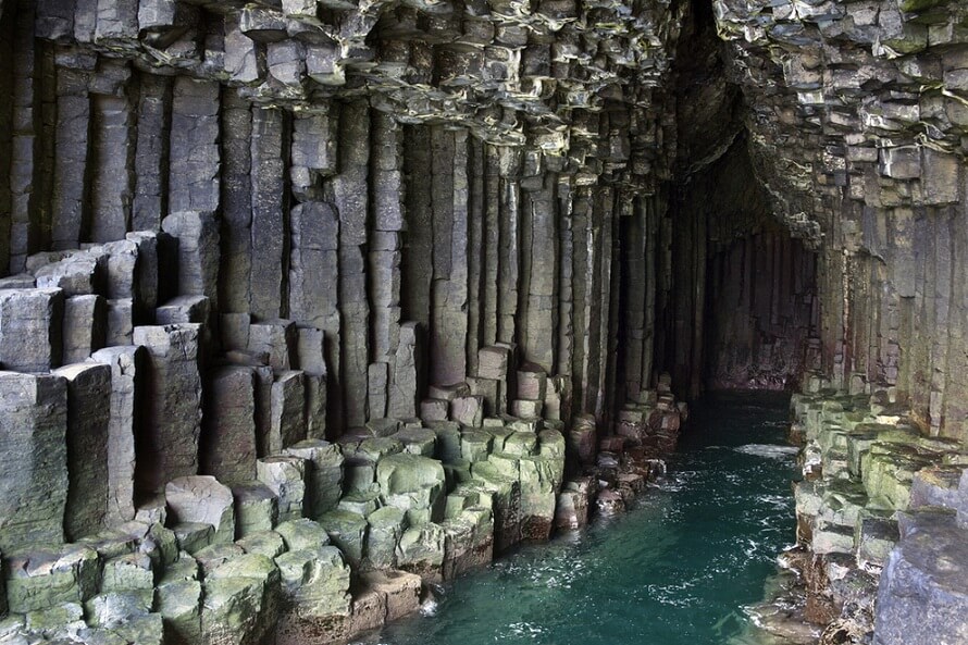 pemandangan menarik di Fingal’s Cave